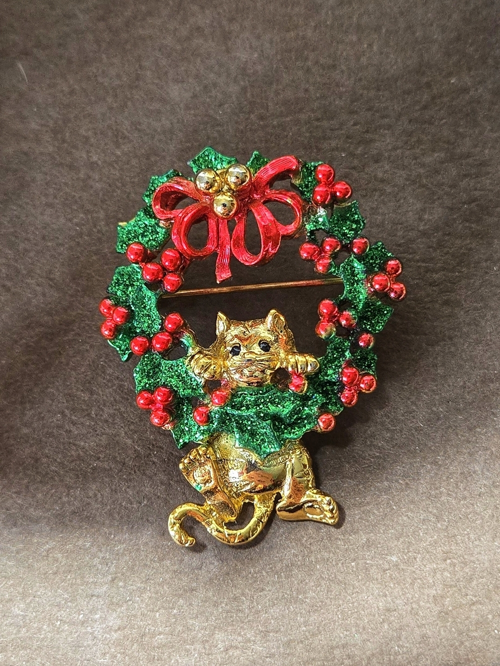 AJC Gold Cat Wreath Holiday Brooch - Green and Red Enamel - Picture 3 of 13
